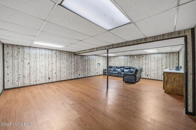 7508 Pimlico Dr, Louisville, KY 40214