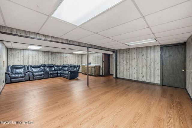 7508 Pimlico Dr, Louisville, KY 40214