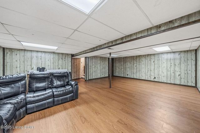 7508 Pimlico Dr, Louisville, KY 40214