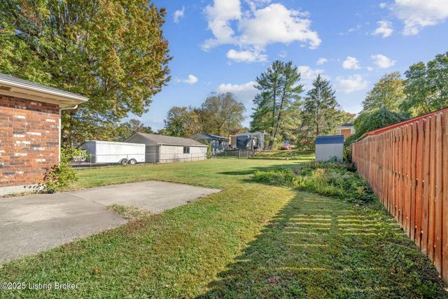 7508 Pimlico Dr, Louisville, KY 40214