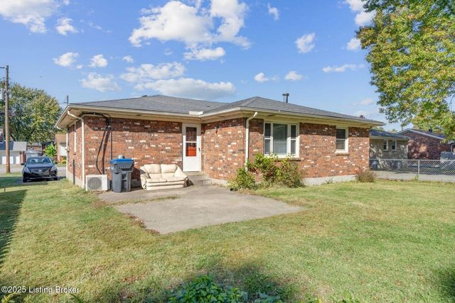 7508 Pimlico Dr, Louisville, KY 40214