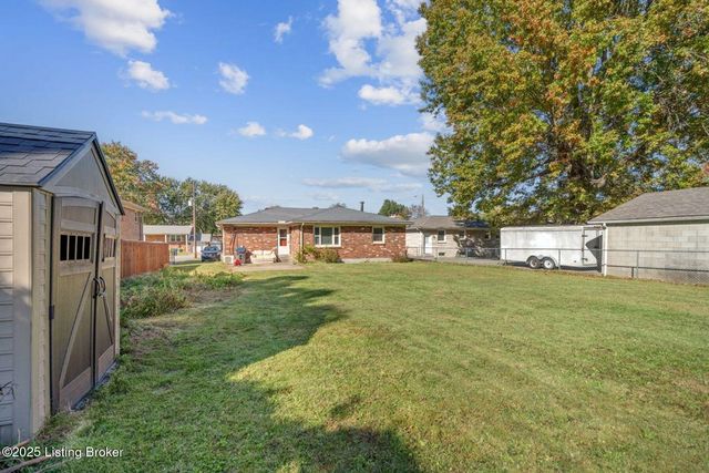 7508 Pimlico Dr, Louisville, KY 40214