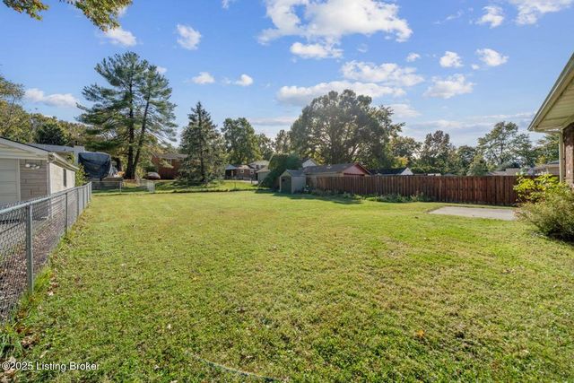 7508 Pimlico Dr, Louisville, KY 40214