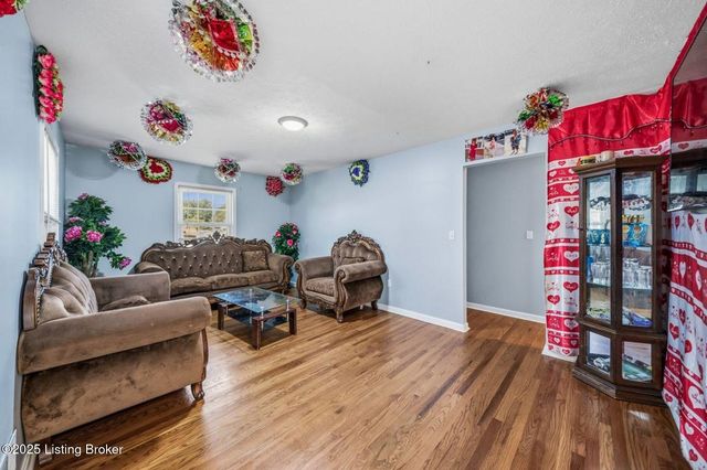 7508 Pimlico Dr, Louisville, KY 40214