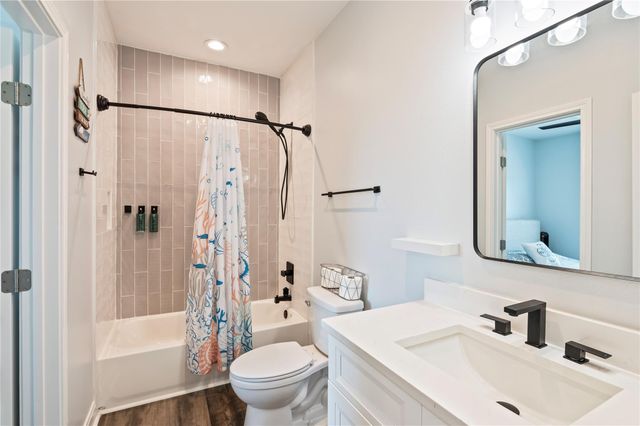 3920 2nd Street, Galveston, TX 77554