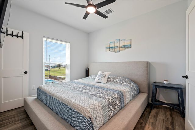 3920 2nd Street, Galveston, TX 77554