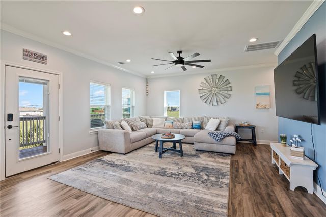 3920 2nd Street, Galveston, TX 77554