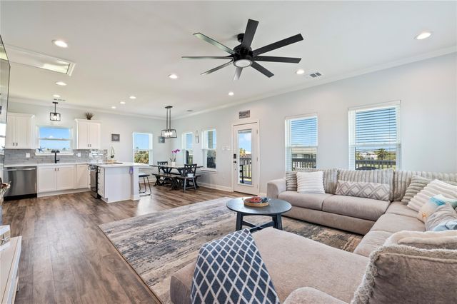 3920 2nd Street, Galveston, TX 77554