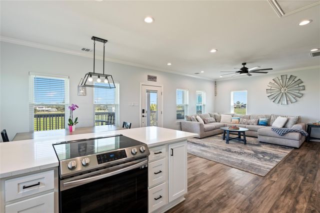 3920 2nd Street, Galveston, TX 77554