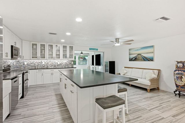 601 SHORE DRIVE E, Oldsmar, FL 34677