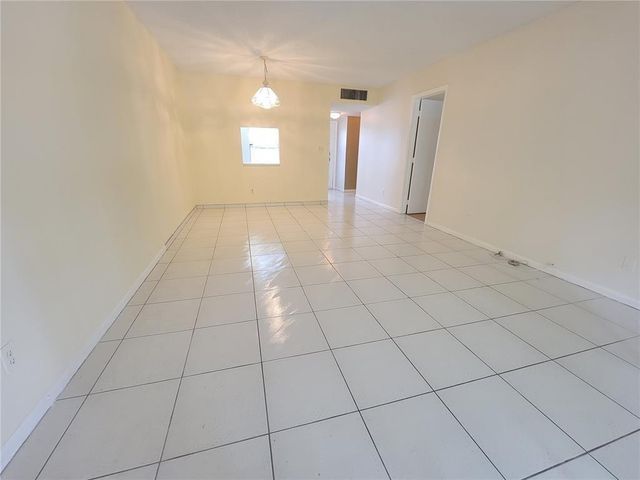 6000 NW 64th Avenue 205, Tamarac, FL 33319