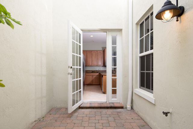 8221 NW 8th Way, Boca Raton, FL 33487