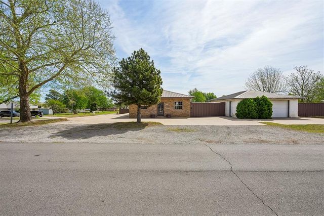102 SE 1st Street, Tuttle, OK 73089