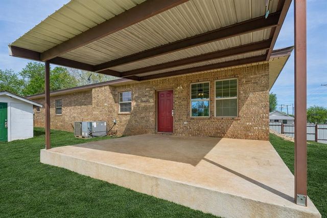 102 SE 1st Street, Tuttle, OK 73089