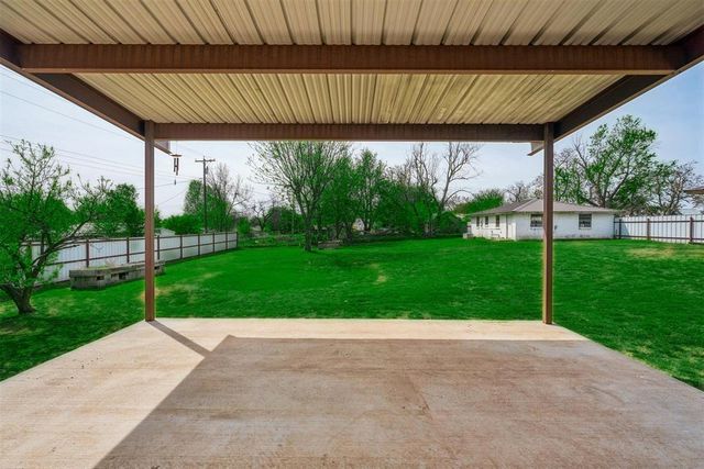 102 SE 1st Street, Tuttle, OK 73089