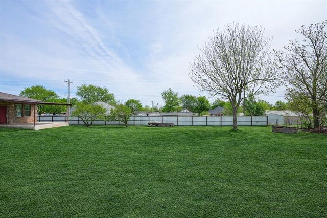 102 SE 1st Street, Tuttle, OK 73089