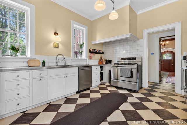 1423 SE Delaware Avenue, Bartlesville, OK 74003