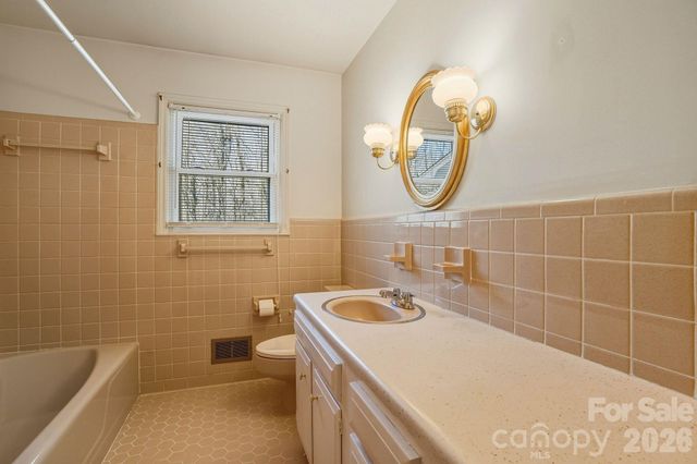 6 Crestwood Lane, Candler, NC 28715