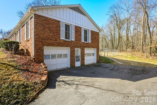 6 Crestwood Lane, Candler, NC 28715