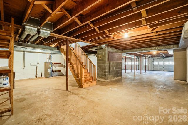 6 Crestwood Lane, Candler, NC 28715