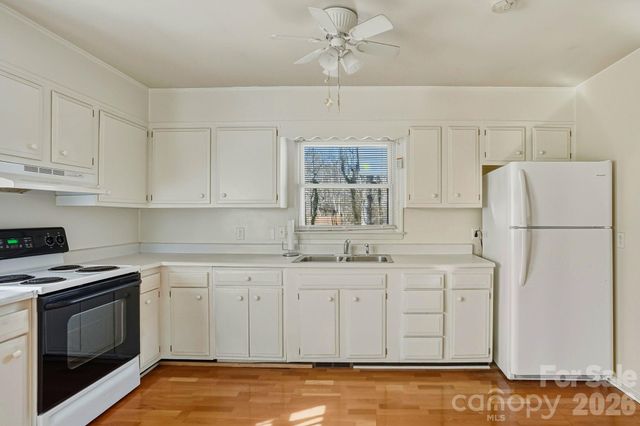 6 Crestwood Lane, Candler, NC 28715