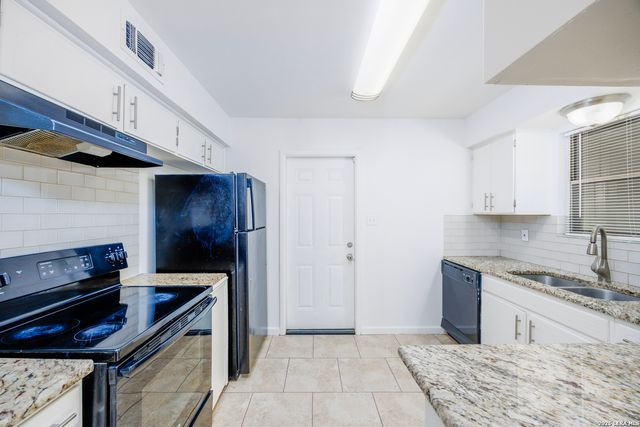 8007 LATIGO DR, San Antonio, TX 78227