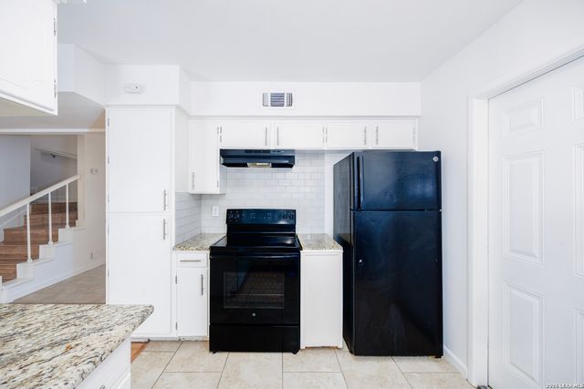 8007 LATIGO DR, San Antonio, TX 78227