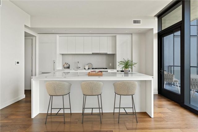 44 East Ave 2011, Austin, TX 78701