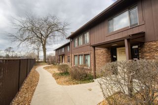107 65th Lake Drive 202, Westmont, IL 60559