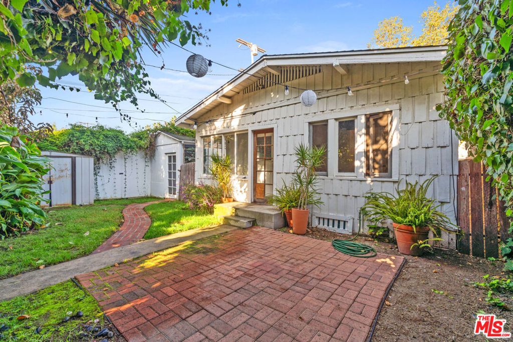 691 Santa Clara Avenue, Venice, CA 90291