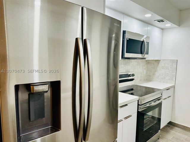 7915 SW 86th St 704, Miami, FL 33143