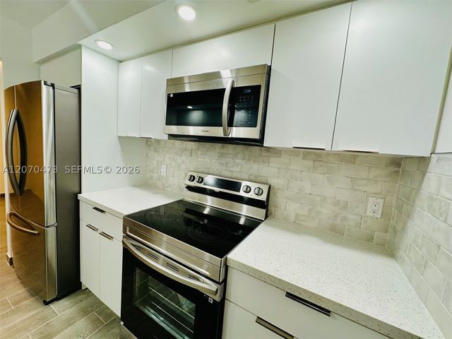 7915 SW 86th St 704, Miami, FL 33143