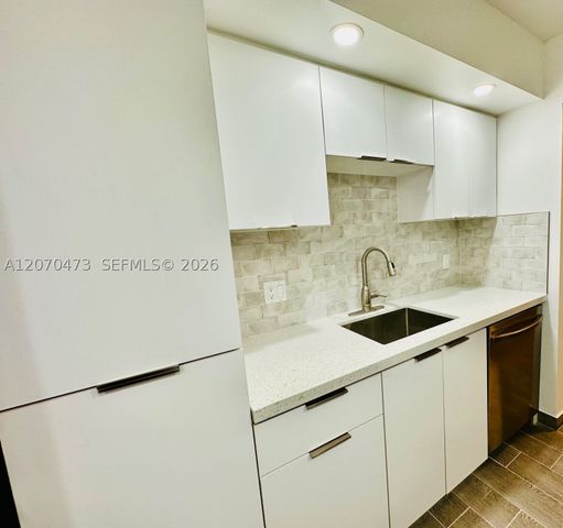 7915 SW 86th St 704, Miami, FL 33143