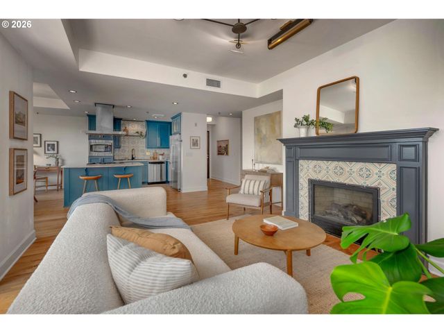 2430 Nw WESTOVER Rd 201, Portland, OR 97210