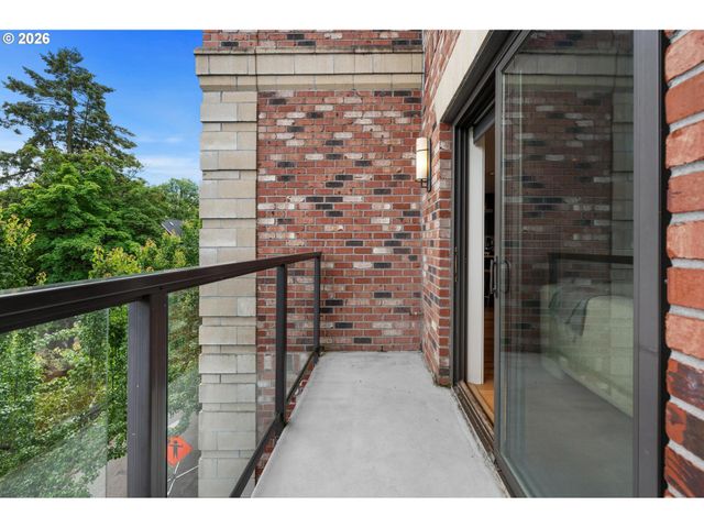 2430 Nw WESTOVER Rd 201, Portland, OR 97210