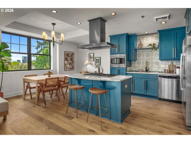 2430 Nw WESTOVER Rd 201, Portland, OR 97210