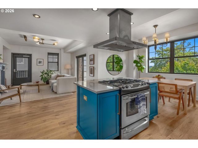 2430 Nw WESTOVER Rd 201, Portland, OR 97210