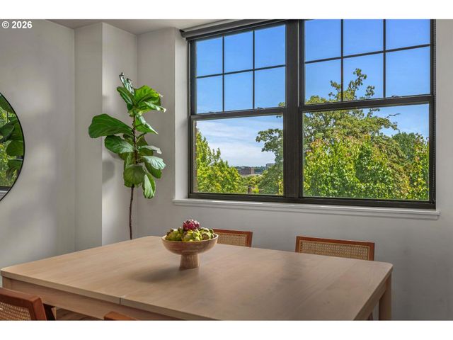 2430 Nw WESTOVER Rd 201, Portland, OR 97210