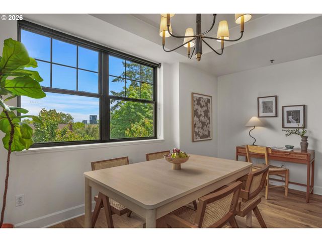 2430 Nw WESTOVER Rd 201, Portland, OR 97210