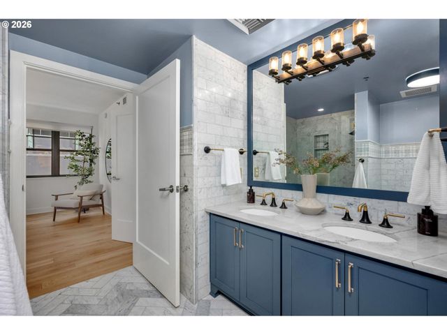 2430 Nw WESTOVER Rd 201, Portland, OR 97210