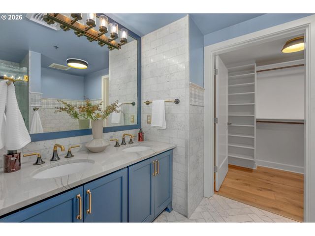 2430 Nw WESTOVER Rd 201, Portland, OR 97210