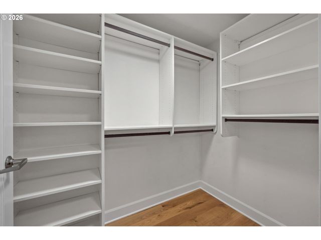 2430 Nw WESTOVER Rd 201, Portland, OR 97210