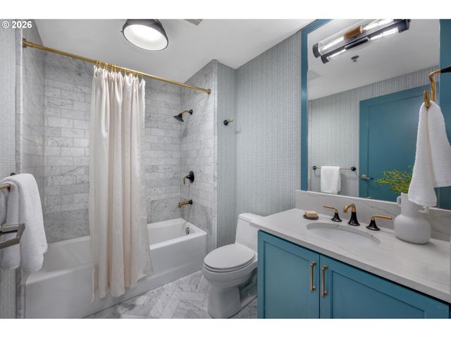 2430 Nw WESTOVER Rd 201, Portland, OR 97210