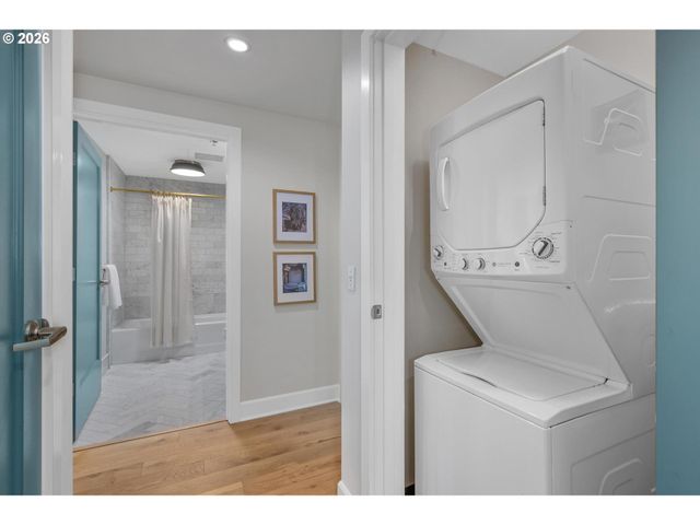 2430 Nw WESTOVER Rd 201, Portland, OR 97210