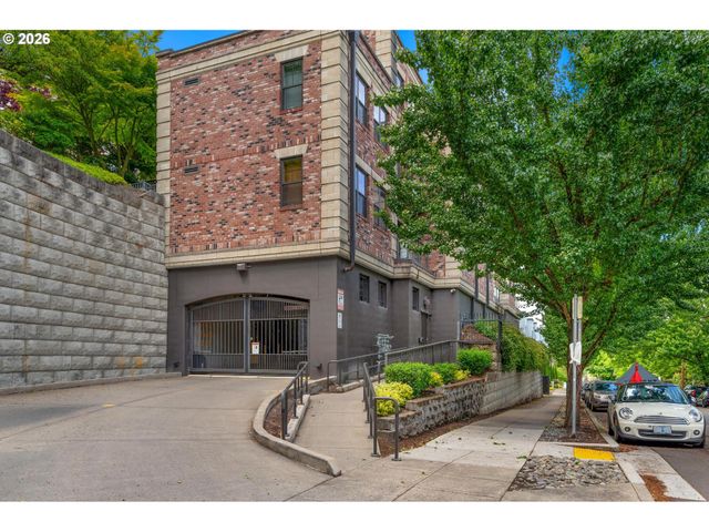 2430 Nw WESTOVER Rd 201, Portland, OR 97210