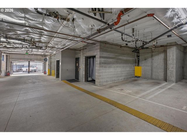 2430 Nw WESTOVER Rd 201, Portland, OR 97210