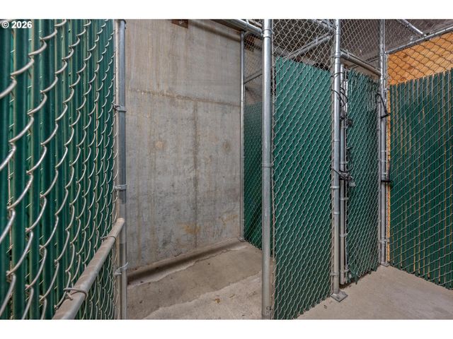 2430 Nw WESTOVER Rd 201, Portland, OR 97210