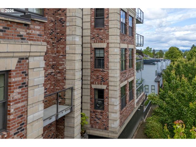 2430 Nw WESTOVER Rd 201, Portland, OR 97210