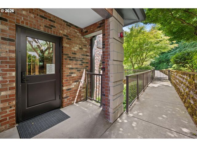 2430 Nw WESTOVER Rd 201, Portland, OR 97210