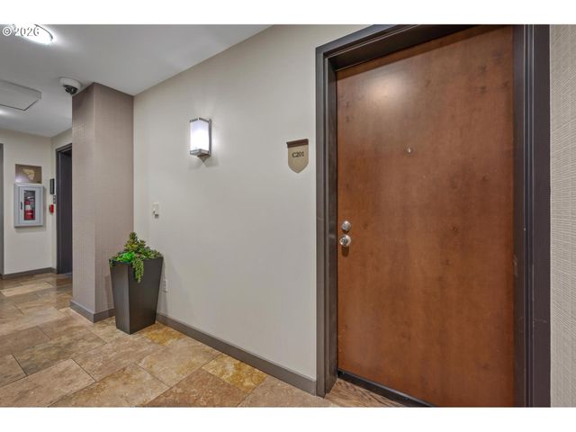 2430 Nw WESTOVER Rd 201, Portland, OR 97210